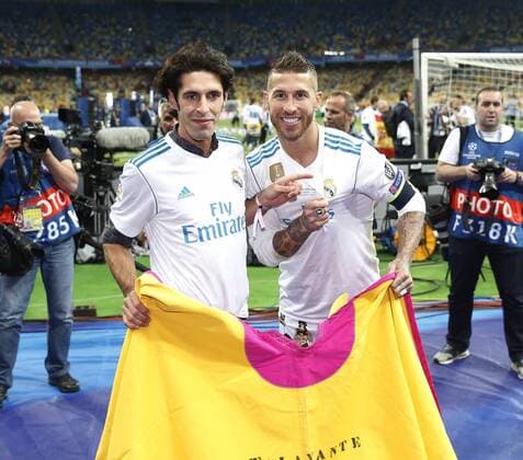 Final de la Liga de Campeones entre el Real Madrid y el Liverpool. En la imagen, Sergio Ramos celebra la victoria con el torero Talavante.Champions League final between Real Madrid and Liverpool. In this picture, Sergio Ramos celebrates the victory with Talavante bullfighter. 
