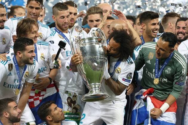 (180527) -- KIEV, May 27, 2018 -- Marcelo (C) of Real Madrid kisses the trophy after the UEFA Champions League final match between Liverpool and Real Madrid in Kiev, Ukraine on May 26, 2018. Real Madrid claimed the title with 3-1. ) (SP)UKRAINE-KIEV-CHAMPIONS LEAGUE-LIVERPOOL-REAL MADRID Sergey 