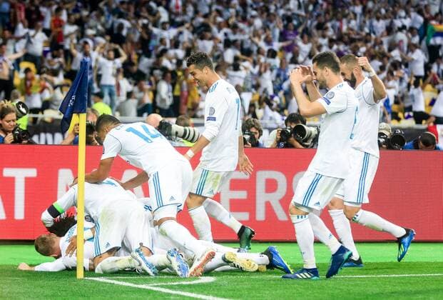 26.05.2018, Olympiastadion, Kiev, UKR, UEFA CL, Real Madrid vs FC Liverpool, Finale, im Bild Players of Real Madrid celebrates after Gareth Bale scored first goal during the UEFA Champions League final match between Real Madrid and FC Liverpool at the Olympiastadion in Kiev, Ukraine on 2018 05 26. Kiev