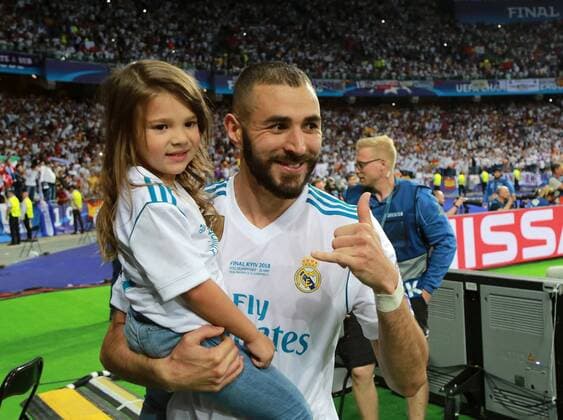 KIEV, UKRAINE - MAY 26: Karim Benzema of Real Madrid with his daughter celebrate winning the UEFA Champions League final between Real Madrid and Liverpool at NSC Olimpiyskiy Stadium on May 26, 2018 in Kiev, Ukraine. SPO, SOC, FOC 