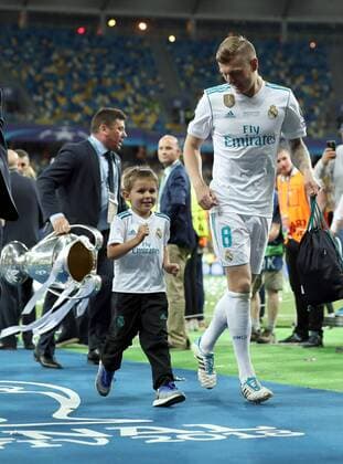 26.05.2018 Kyiv-Kiev(Ukraine) Real Madrid CF-FC Liverpool Champions League final men s football Toni Kroos(R) Real Madrid with son Leon(c) :Str 