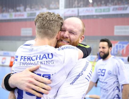 27.05.2018, xfgx, Handball HBL, TV Hüttenberg - VfL Gummersbach, emspor, v.l. Freude bei Nr.17 Marvin Sommer (VFL Gummersbach), Nr.45 Alexander Becker (VFL Gummersbach)