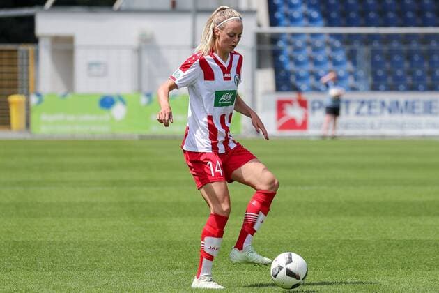 Amanda Ilestedt (Potsdam, 14), am Ball, Spielszene, Freisteller, Ganzkörper, Einzelbild, Aktion, Action, Fussball, Allianz Frauen-Bundesliga, TSG 1899 Hoffenheim - 1. FFC Turbine Potsdam,