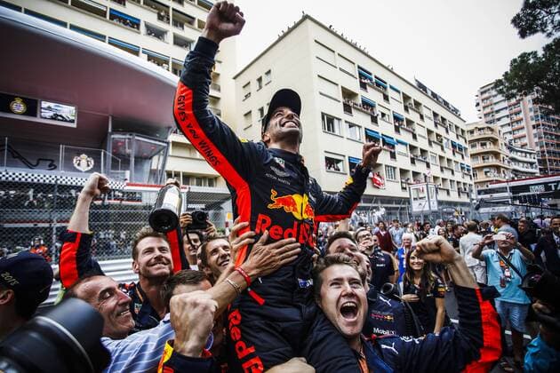 May 27, 2018 - Montecarlo, Monaco - 03 Daniel Ricciardo from Australia with Aston Martin Red Bull Tag Heuer RB14 celebrating his victory with his mechanics of Red Bull Team during the Race of Monaco Formula One Grand Prix at Monaco on 27th of May, 2018 in Montecarlo, Monaco. F1 Grand Prix of Monaco  - ZUMAn230 20180527_zaa_n230_635 Copyright: xXavierxBonillax