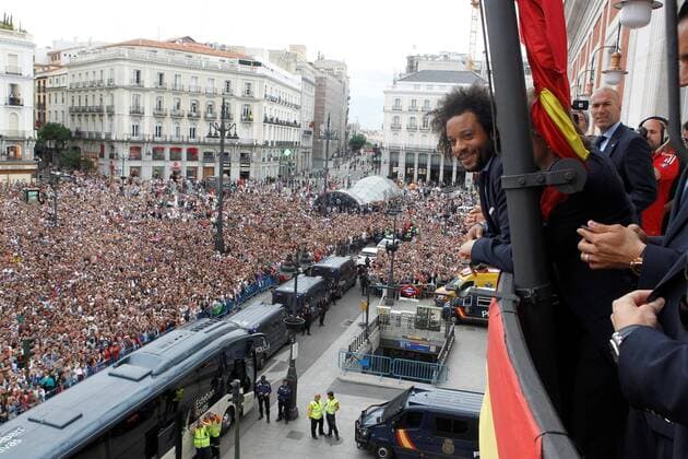 Real Madrid s defender Marcelo celebrates the 13th UEFA Champions League during a reception at the Madrid regional government s headquarter in Madrid, Spain, 27 May 2018. Real Madrid defeated 3-1 Liverpool in the UEFA Champions League final at the NSC Olimpiyskiy stadium in Kiev on 26 May 2018. Real Madrid celebrates the 13th UEFA Champions League in Madrid !ACHTUNG: NUR REDAKTIONELLE NUTZUNG!  Copyright: xVictorxLerenax GRAF7236 20180527-636630514888121047