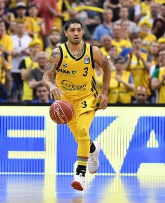 Peyton Siva (ALBA), mit Ball ALBA Berlin - MHP Riesen Ludwigsburg Basketball, easyCredit BBL, Deutsche Meisterschaft, Playoff, playoffs, play-off, DM-playoff, Halbfinale, 3. Spiel, Spiel 3,Herren, men, Saison 2017 2018 Berlin, 27.5.2018 Mercedes Benz Arena