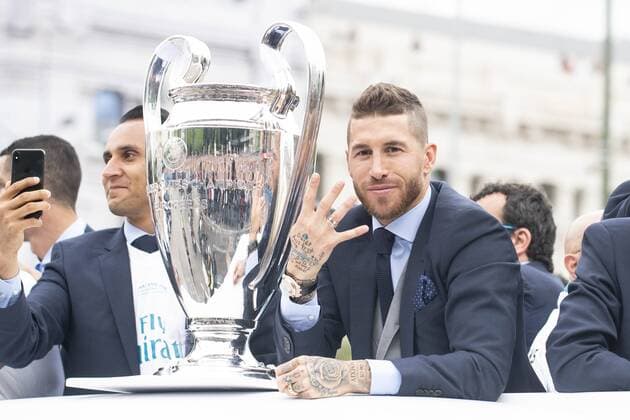 Fußball, CL-Sieger Real Madrid wird in Madrid gefeiert Real Madrid Sergio Ramos during the celebration of the Thirteen Champions League at Cibeles Fountain in Madrid, Spain. May 27, 2018.  (20180528009)