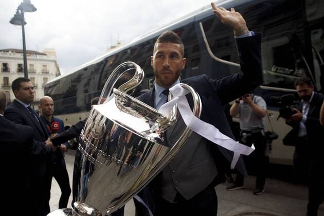 Fußball, CL-Sieger Real Madrid wird in Madrid gefeiert Celebracion del Real Madrid tras ganar la Liga de Campeones. En la imagen, Sergio Ramos. Celebration of Real Madrid after winning the Champions Ligue title. In this picture, Sergio Ramos. 