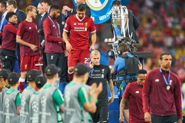 Loris KARIUS, Liverpool 1 , Emre CAN, Liverpool 23 neben Champions League Pokal, Trophaee, Pott, ceremony, Emotionen, enttaeuscht, Enttaeuschung, Frust, frustriert, Trauer ,traurig, verzweifelt, Verzweiflung REAL MADRID - FC LIVERPOOL 3-1 Fussball UEFA Champions League, Finale, Kiew, Ukraine, May 26, 2018 CL Saison 2017 2018