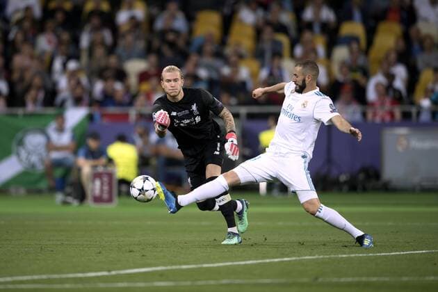 KARIUS Loris Torwart Team Liverpool FC mit BENZEMA Karim Tor zum 1 : 0 fuer Real Madrid UEFA Champions League Saison 2017-2018 FINALE Real Madrid-Liverpool FC 3 : 1 in Kiev Ukraine am 26. Mai 2018 im Olympisnkiy Stadion in Kiev