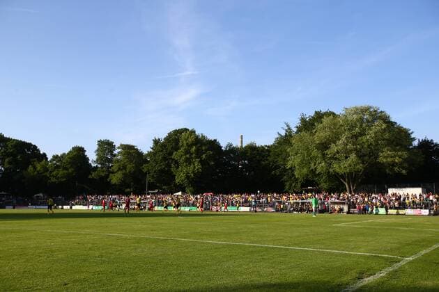 Donnerstag 17.05.2018, Saison 2017 2018, Freundschaftsspiel in der Herner Mondpalast-Arena, DSC Wanne Eickel - BVB 09 Borussia Dortmund, Gegentribüne der Mondpalast-Arena