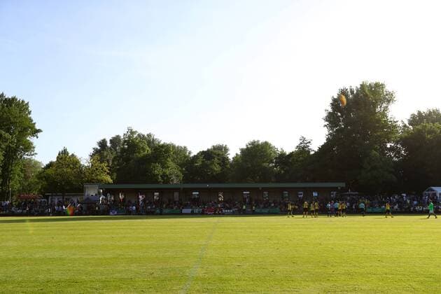 Donnerstag 17.05.2018, Saison 2017 2018, Freundschaftsspiel in der Herner Mondpalast-Arena, DSC Wanne Eickel - BVB 09 Borussia Dortmund, Haupttribüne der Mondpalast-Arena