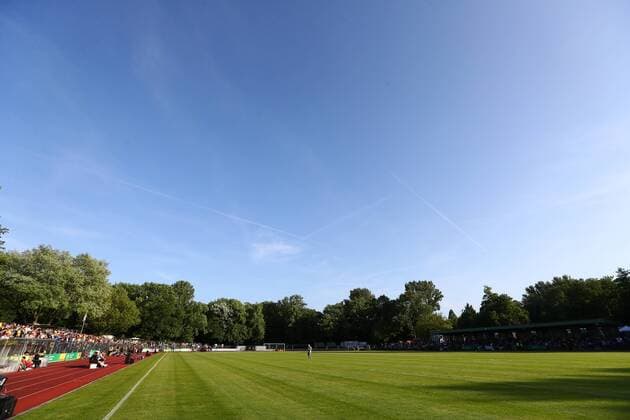 Donnerstag 17.05.2018, Saison 2017 2018, Freundschaftsspiel in der Herner Mondpalast-Arena, DSC Wanne Eickel - BVB 09 Borussia Dortmund, Haupptribüne mit Hintertorkurve der Mondpalast-Arena