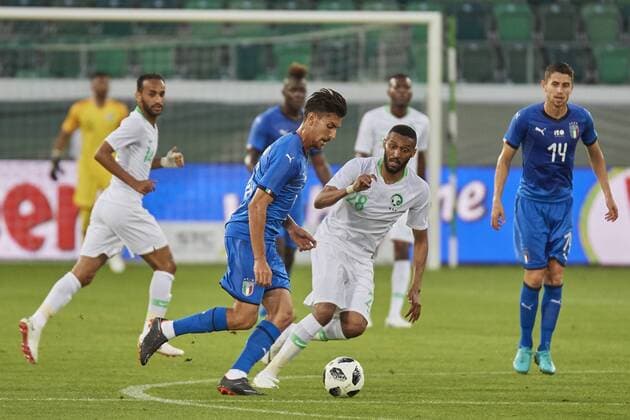 Football International Friendly Länderspiel match Italy vs. Saudi Arabia. St. Gallen, Switzerland St. Gallen, Switzerland. 28th May 2018. Lorenzo Pellegrini and Muhannad Assiri during the football World Cup 2018 preparation match Italy vs. Saudi Arabia in St. Gallen. The national team Nationalteam from Saudi Arabia is using the game to prepare for the 2018 FIFA World Cup WM Weltmeisterschaft Fussball final tournament in Russia while Italy did not qualify for the World Cup finals.