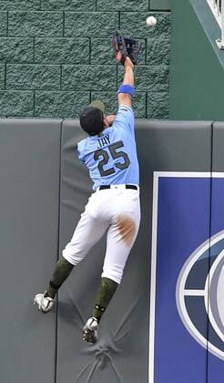 May 28, 2018 - Kansas City, MO, USA - Kansas City Royals center fielder Jon Jay couldn t reach two-run home run ball hit by Minnesota Twins Miguel Sano in the fifth inning during Monday s baseball game on May 28, 2018, at Kauffman Stadium in Kansas City, Mo. Twins vs Royals - ZUMAm67_ 20180528_zaf_m67_020 Copyright: xJohnxSleezerx