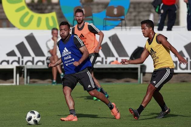 Mexican soocer players Marco Fabián (L) and Giovani dos Santos (R) train at the High Performance Center in Mexico City, Mexico, on 1 June 2018, before the friendly match against Scotland at the Azteca stadium and where they will say goodbye to their fans and the list of 23 figures that will play the 2018 World Cup will be defined. Mexico says goodbye to their fans with a match against Scotland !ACHTUNG: NUR REDAKTIONELLE NUTZUNG!  Copyright: xJoséxMéndezx MEX01 20180602-636635070918812740
