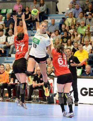 Torwurf 19 Emily Boelk (DHB Deutschland) , EM-Qualifikation Frauen, Deutschland vs Tuerkei, 02.06.2018 - EM-EM-Qualifikation Frauen, Deutschland vs Tuerkei, 02.06.2018 Copyright: xEIBNER JuergenxAugstx EP_JOGI