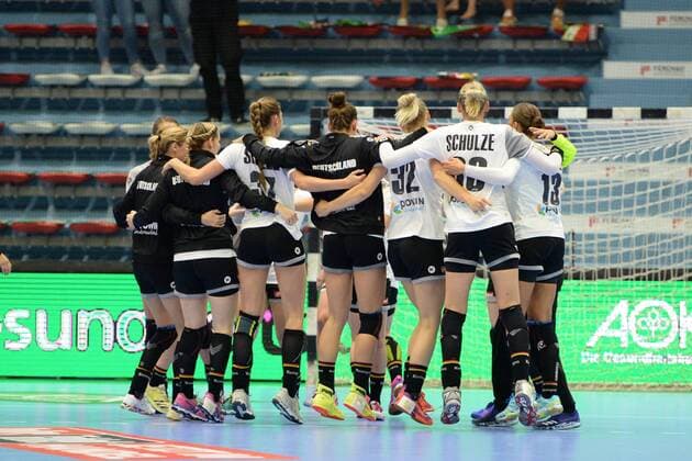 Jubel der deutschen Handball-Damen nach dem Sieg im EM-Qualifikationsspiel ueber die Tuerkei in Gummersbach, EM-Qualifikation Frauen, Deutschland vs Tuerkei, 02.06.2018 - EM-EM-Qualifikation Frauen, Deutschland vs Tuerkei, 02.06.2018 Copyright: xEIBNER JuergenxAugstx EP_JOGI