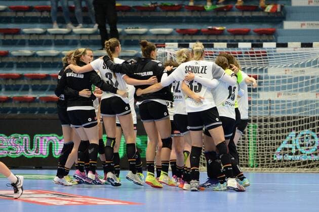 Jubel der deutschen Handball-Damen nach dem Sieg im EM-Qualifikationsspiel ueber die Tuerkei in Gummersbach, EM-Qualifikation Frauen, Deutschland vs Tuerkei, 02.06.2018 - EM-EM-Qualifikation Frauen, Deutschland vs Tuerkei, 02.06.2018 Copyright: xEIBNER JuergenxAugstx EP_JOGI