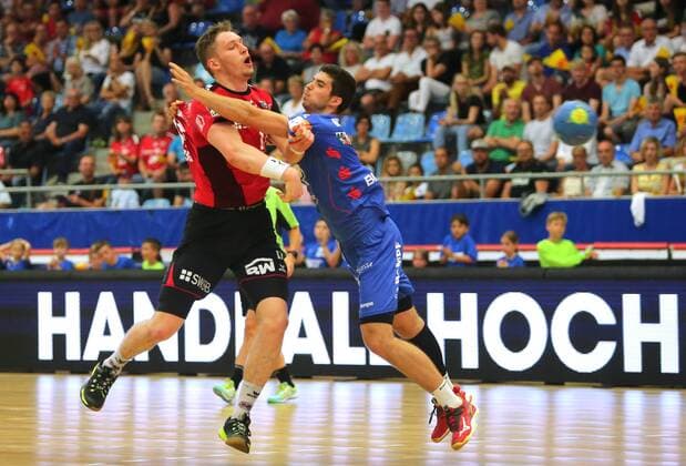 BAU 02.06.2018 Bietigheim Handball SG BBM Bietigheim vs. HBW Balingen-Weilstetten, v.l. Gerdas Babarskas (BBM), Jannik Hausmann (Balingen)