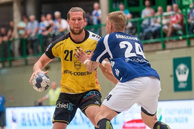 Till Riehn ( 21, HSC Coburg 2000) im Duell mit Linus Arnesson ( 24, Bergischer HC) Bergischer HC vs. HSC Coburg 2000, Handball, 2. Handball Bundesliga, 02.06.18 Wuppertal NRW Deutschland Uni-Halle