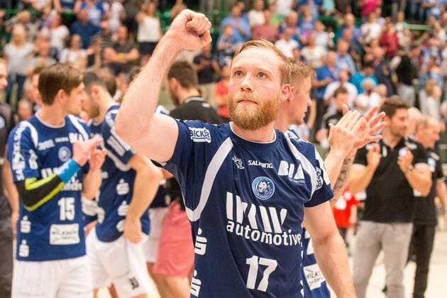 Verabschiedung von Jan Artmann ( 17, Bergischer HC) unter großem Beifall des Publikums Bergischer HC vs. HSC Coburg 2000, Handball, 2. Handball Bundesliga, 02.06.18 Wuppertal NRW Deutschland Uni-Halle
