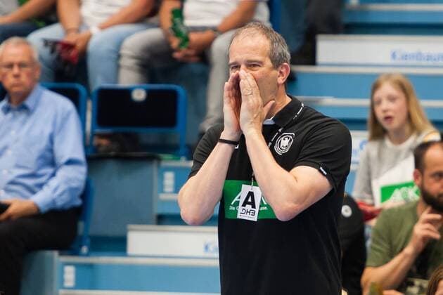 Henk Groener (Bundestrainer, Deutschland) ruft seiner Mannschaft Anweisungen zu Deutschland vs. Türkei, Handball, EM Qualifikation Frauen, 02.06.18 Gummersbach NRW Deutschland Schwalbe-Arena