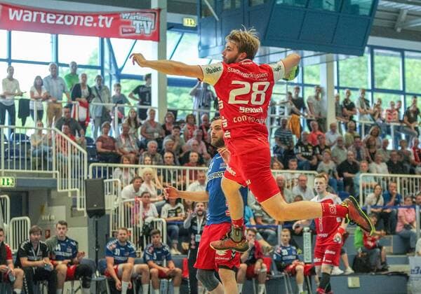 Malte Seidel (Essen 28) springt in den Kreis und wirft auf das Tor beim Spiel TUSEM Essen vs. Wilhelmshavener HV, Handball, 2. Bundesliga, 02.06.2018 TUSEM Essen vs. Wilhelmshavener HV, Handball, 2. Bundesliga, 02.06.2018 Essen Copyright: xEIBNER MarioxHommesx EP_MHS