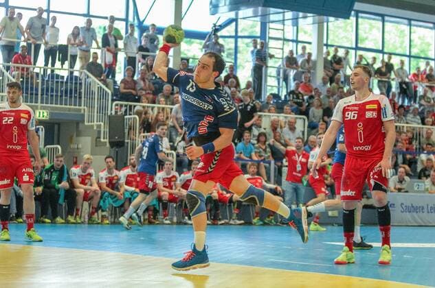 Duncan Postel (Wilhelmshaven 13) wirft auf das Tor nachdem er Tim Zechel (Essen 96) ausgespielt hat beim Spiel TUSEM Essen vs. Wilhelmshavener HV, Handball, 2. Bundesliga, 02.06.2018 TUSEM Essen vs. Wilhelmshavener HV, Handball, 2. Bundesliga, 02.06.2018 Essen Copyright: xEIBNER MarioxHommesx EP_MHS