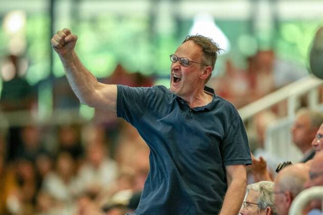 Ein Fan von TUSEM Essen jubelt mit geballter Faust beim Spiel TUSEM Essen vs. Wilhelmshavener HV, Handball, 2. Bundesliga, 02.06.2018 TUSEM Essen vs. Wilhelmshavener HV, Handball, 2. Bundesliga, 02.06.2018 Essen Copyright: xEIBNER MarioxHommesx EP_MHS