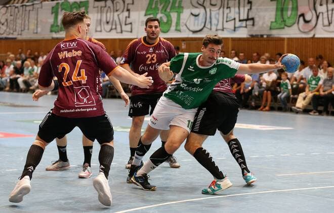 v.li.: Fynn Derk Wiebe (Eintracht Hildesheim), Nikolaos Tzoufras (Eintracht Hildesheim), Radek Dolezel (Eintracht Hildesheim), Lukas Böhm (DJK Rimpar Wölfe), DKB 2. Handball-Bundesliga, DJK Rimpar Wölfe - Eintracht Hildesheim,