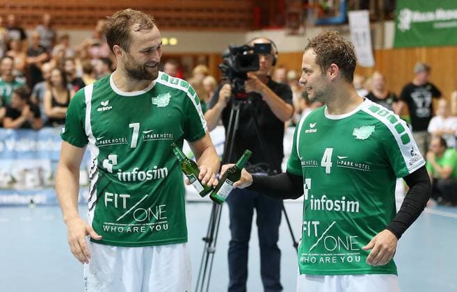 v.li.: Stefan Schmitt (DJK Rimpar Wölfe), Sebastian Kraus (DJK Rimpar Wölfe), DKB 2. Handball-Bundesliga, DJK Rimpar Wölfe - Eintracht Hildesheim,