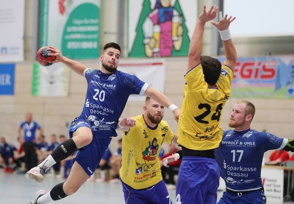 2. Handball Bundesliga HSG Konstanz - Dessau-Rosslauer HV 06 31:26. V.l. JONAS HOENICKE (DES), Mathias Riedel (KON) , Tim Jud (KON), LIBOR HANISCH (DES) 2. Handball Bundesliga HSG Konstanz - Dessau-Rosslauer HV 06 Konstanz Copyright: xEIBNER PeterxPisax EP_EER