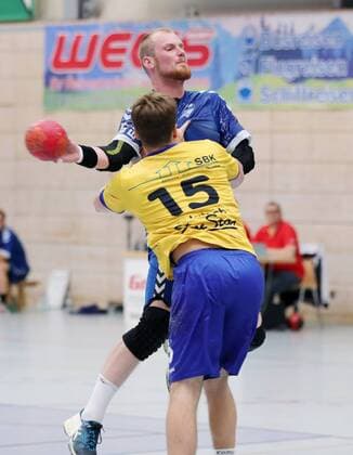2. Handball Bundesliga HSG Konstanz - Dessau-Rosslauer HV 06 31:26. LIBOR HANISCH (DES) am Ball gegen Paul Kaletsch (KON) 2. Handball Bundesliga HSG Konstanz - Dessau-Rosslauer HV 06 Konstanz Copyright: xEIBNER PeterxPisax EP_EER