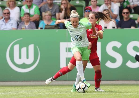 Zsanett Jakabfi (VfL Wolfsburg) im Duell