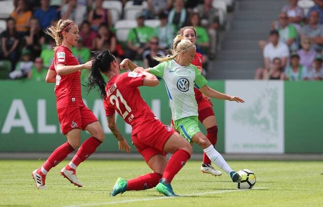 Torschussversuch durch Pernille Harder (VfL Wolfsburg)