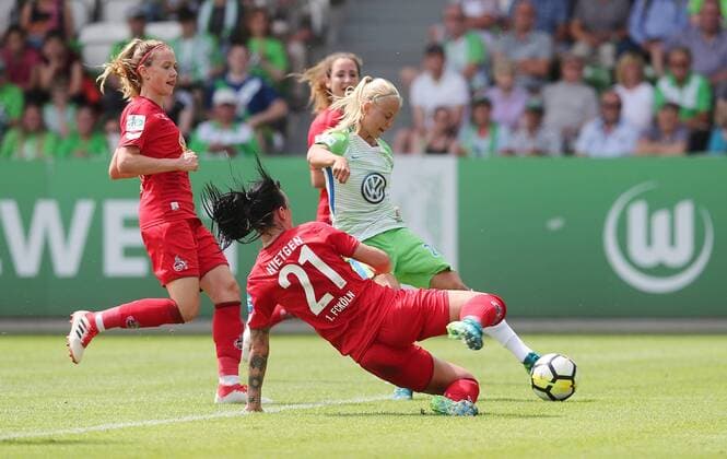 Torschussversuch durch Pernille Harder (VfL Wolfsburg)