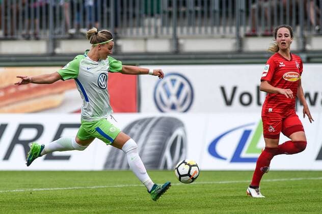 Alexandra Popp (Wolfsburg, 11), beim Torschuss, Aktion, Action, Spielszene, Fussball, Allianz Frauen-Bundesliga, VfL Wolfsburg - 1. FC Köln,