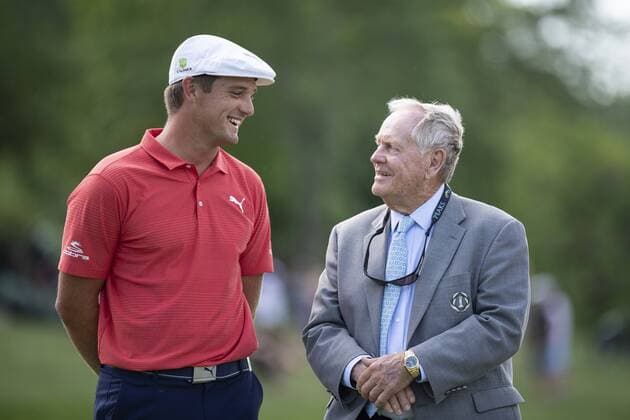 DUBLIN, OH - JUNE 03: Bryson DeChambeau and Jack Nicklaus talk with each other during the trophy presentation after the final round of the Memorial Tournament at Muirfield Village Golf Club in Dublin, Ohio on June 03, 2018. (Photo by Shelley Lipton Icon Sportswire) GOLF: JUN 03 PGA Golf Herren - the Memorial Tournament Icon180603325 EDITORIAL USE ONLY