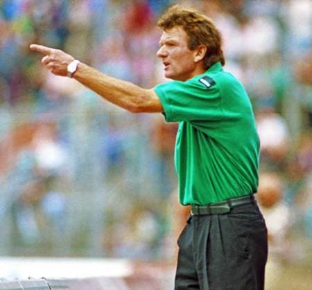 Aus 2. BL Saison 1995 96 Hannover 96 gegen den FSV Zwickau 1:1 am 10.09.1995. Im Foto: Han96 Trainer Egon Coordes