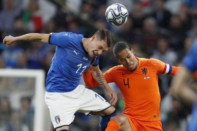 Bilder des Tages - SPORT (l-r) Andrea Belotti of Italy, Virgil van Dijk of Holland during the International Friendly Länderspiel match between Italy and The Netherlands at Allianz Stadium on June 04, 2018 in Turin, Italy International friendly match 2017 2018 xVIxVIxImagesx xMauricexvanxSteenxIVx 11130824