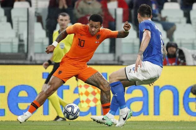 (l-r) Memphis Depay of Holland, Alessio Romagnoli of Italy during the International Friendly Länderspiel match between Italy and The Netherlands at Allianz Stadium on June 04, 2018 in Turin, Italy International friendly match 2017 2018 xVIxVIxImagesx xMauricexvanxSteenxIVx 11130912