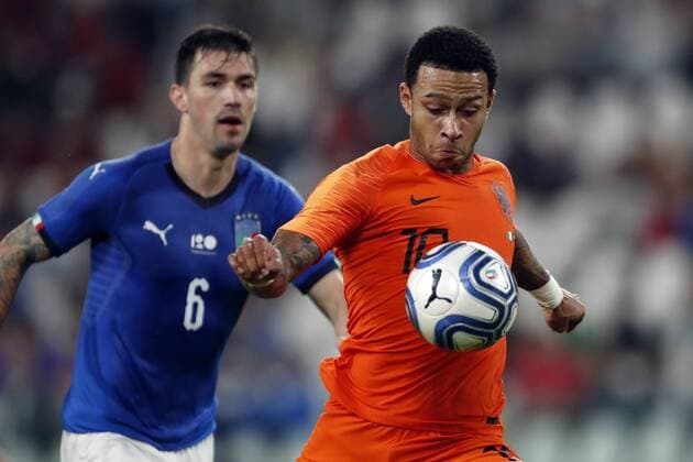 (l-r) Alessio Romagnoli of Italy, Memphis Depay of Holland during the International Friendly Länderspiel match between Italy and The Netherlands at Allianz Stadium on June 04, 2018 in Turin, Italy International friendly match 2017 2018 xVIxVIxImagesx xMauricexvanxSteenxIVx 11131402