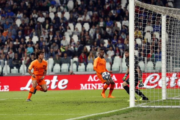 (l-r) Nathan Ake of Holland, Eljero Elia of Holland, goalkeeper Mattia Perin of Italy during the International Friendly Länderspiel match between Italy and The Netherlands at Allianz Stadium on June 04, 2018 in Turin, Italy International friendly match 2017 2018 xVIxVIxImagesx xMauricexvanxSteenxIVx 11131405