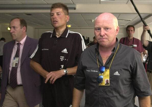 TDF06- - POITIERS, FRANCE : CYCLING TOUR DE FRANCE 2000 - German cyclist and potential winner Jan Ullrich and his assistant technical director, Belgian Rudy Pevenage, are surounded by journalist as Ullrih is going to undergo the traditional medical examination before the start of the Tour de France. The medical and technical checking operations are being done in the Futuroscope of Poitiers where the Tour is going to start on Saturday July 1, 2000. PHOTO BELGA-REPORTERS - Didier Mossiat ATTENTION USERS : NO USE FOR DE MORGEN, LLB, DH, VA DIDIERxMOSSIAT  x487469x