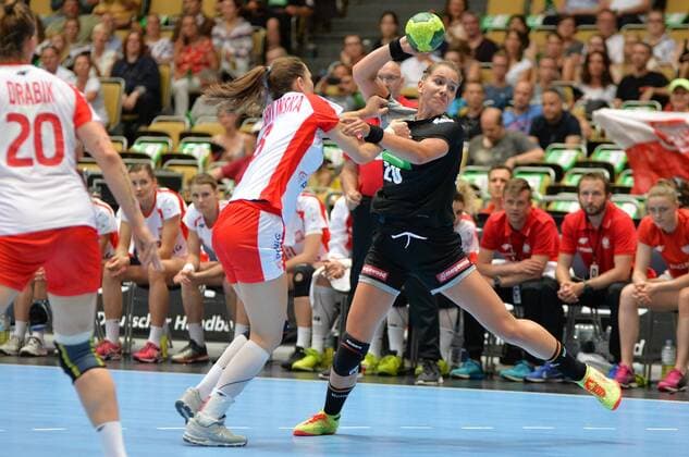 06.06.2018, xemx, Handball Damen Testspiel, Deutschland - Polen, emspor, v.li: Monika Kobylinska (Polen 8) und Emily Boelk (Deutschland 20) Muenchen