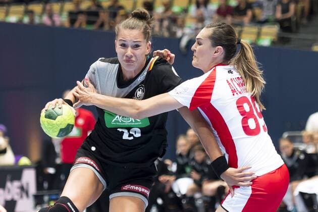 GER, Handball Laenderpiel Damen, Deutschland vs Polen 06.06.2018, Olympiahalle , Muenchen, GER, Handball Laenderpiel Damen, Deutschland vs Polen, im Bild Maike Schirmer (Deutschland 20) im kampf mit KINGA ACHRUK (Polen 89)