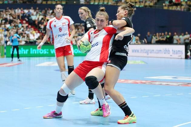 Joanna Drabik (POL) und Emily Boelk (GER) waehrend dem Laenderspiel der Handball Frauen zwischen Deutschland und Polen am 06.06.18 in der Olympiahalle Muenchen. Testspiel, Handball Frauen Deutschland - Polen Muenchen Copyright: xEIBNER MarcelxEngelbrechtx EP_MET