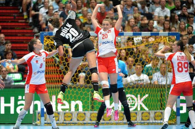 06.06.2018, xemx, Handball Damen Testspiel, Deutschland - Polen, emspor, v.li: Monika Kobylinska (Polen 8), Emily Boelk (Deutschland 20), Johanna Drabik (Polen 20) und Kinga Achruk (Polen 89) Muenchen