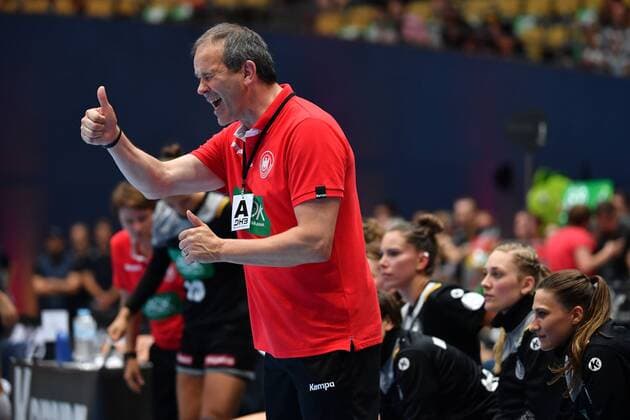 Henk GROENER (Trainer GER), Gestik,thumb up,Daumen hoch, Handball Laenderspiel der Frauen. Deutschland (GER)-Polen(POL) 30-29 am 06.06.2018 Olympiahalle in Muenchen.